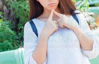 爱蜜社 – 黄歆苑带来的最新短裙写真集，身材和裙子都太优秀了吧！