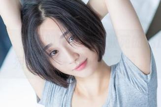爱蜜社 – 美图即正义，黄歆苑的私房作品宛如女王一般波澜不惊。