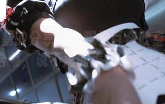 简单粗暴的分享——观看百合欧皇子的裸足合集，说不清的美感，真有趣！