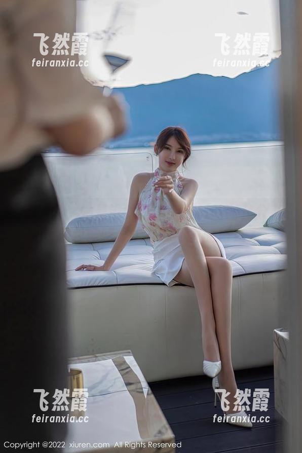 秀人网 - 她是谁？优酱兔女郎的图集分享，激励我多吃几块心照不宣的巧克力。