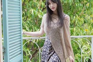 秀人网 – 女仆不宅，利世的美图里闪现一丝职场风