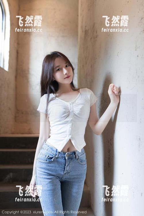 秀人网-南初妹妹 秀人网 - 从未如此“疯狂”——南初妹妹全套灰丝图包,等你来品味。