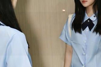 秀人网 – 无聊的一天，一边观看夏甜甜的秘密原图，一边身心俱醉，这日子也太舒服了。