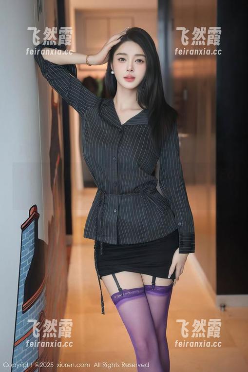 秀人网 - 颜值和水面一样高，来看奈奈Fox在线的泳池美图吧！