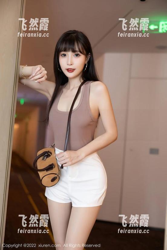 秀人网 - 小兔纯纯户外探险记，没想到图片能这么活泼与资源满满！