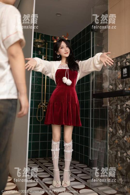 秀人网 - 一段林杉杉与大海的邂逅，比基尼原图里的微风轻柔得让人想起一些事情。