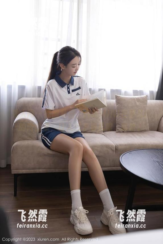 秀人网 - 原图私房，肉晴MINI在那儿住的肉丝感，让人想多看几眼，哈哈。