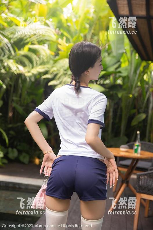 秀人网-陈雅漫VICKY 秀人网 - 在这个白色图包中,陈雅漫VICKY就像款经典的白衬衫,简约得一言难尽,却又让人意犹未尽。