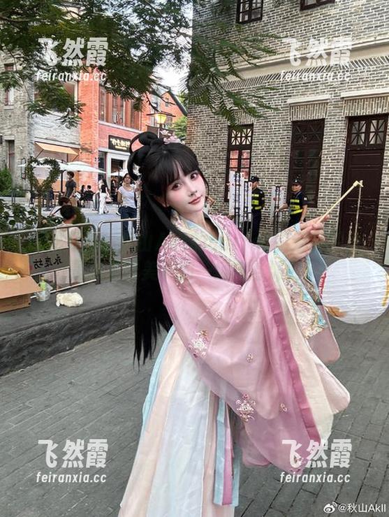 秋山AkI 原图专属:秋山AkI的mirror彩云其实也是风景唯美下的一场喧嚣派对!
