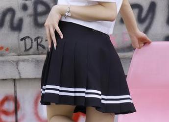 绮梦摄影 – 幼幼带你看短裙精选：一秒穿越回学生时代，仿佛偷偷在操场嬉闹了。