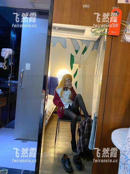 壁纸和原图，芋圆侑子的小野猫，春天也没能藏得住哦！