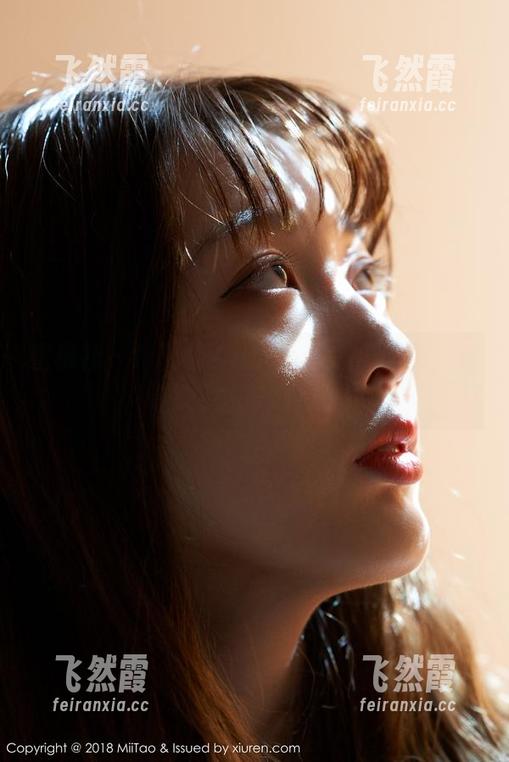 蜜桃社 - 绯月樱-Cherry：校园写真，走错教室的奇幻冒险！