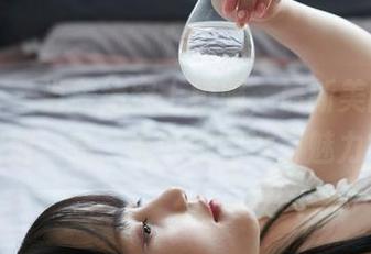 蜜桃社 – 当美绪穿上校服，最新美图让你眼前一亮，谁说校园没有魅力？