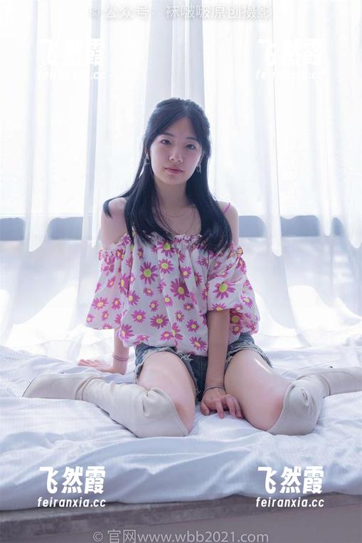 袜啵啵 - 裸足时刻，小淳的作品让大家疯狂，下载的冲动就别来了。