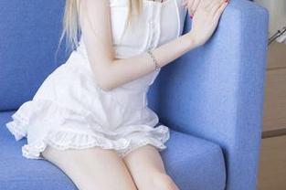 袜啵啵 – 小甜豆，求你作为“修女”留下这张写真吧，壁纸不够她的精彩。