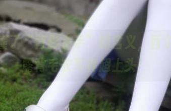 终于懂了“背影杀手”的含义，西尔酱的露背毛衣写真超上头！