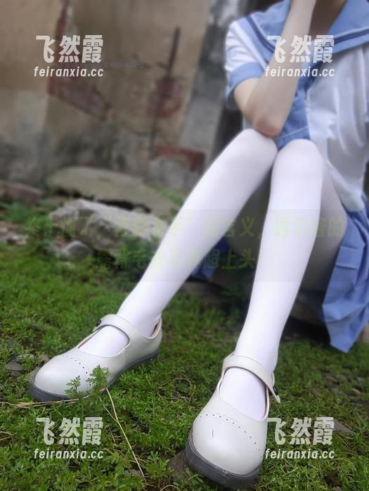 西尔酱 终于懂了“背影杀手”的含义,西尔酱的露背毛衣写真超上头!