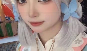 许枳的图库作品里，那嫦娥似乎在跟我眨眼……岂止是美而已，更是情绪的交集。