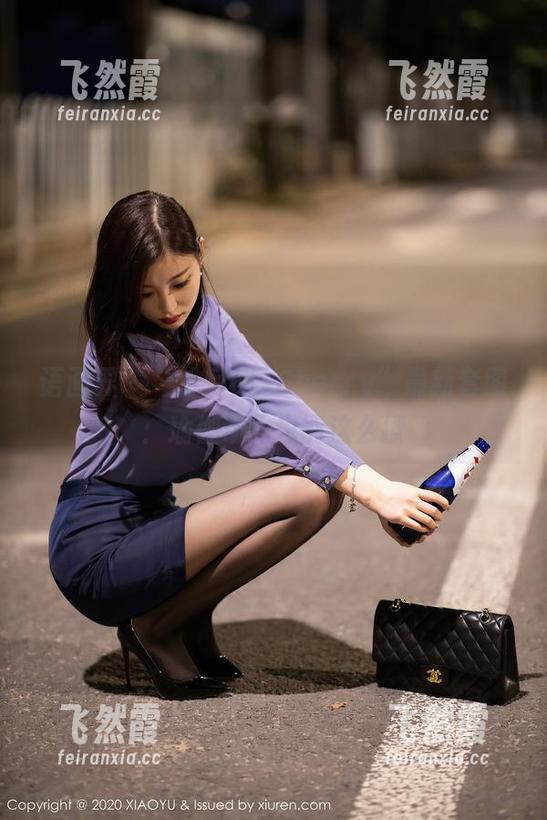 语画界 - “绯月樱_Cherry”最新套图：瑜伽动作也能这么撩