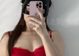 微密圈 – 私房舒适地躺在海边旁，铁锤姐姐这次放飞自我了