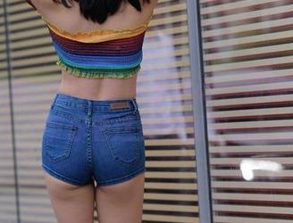 魔镜街拍：如果背影会说话，那她一定希望你看这美图图包。
