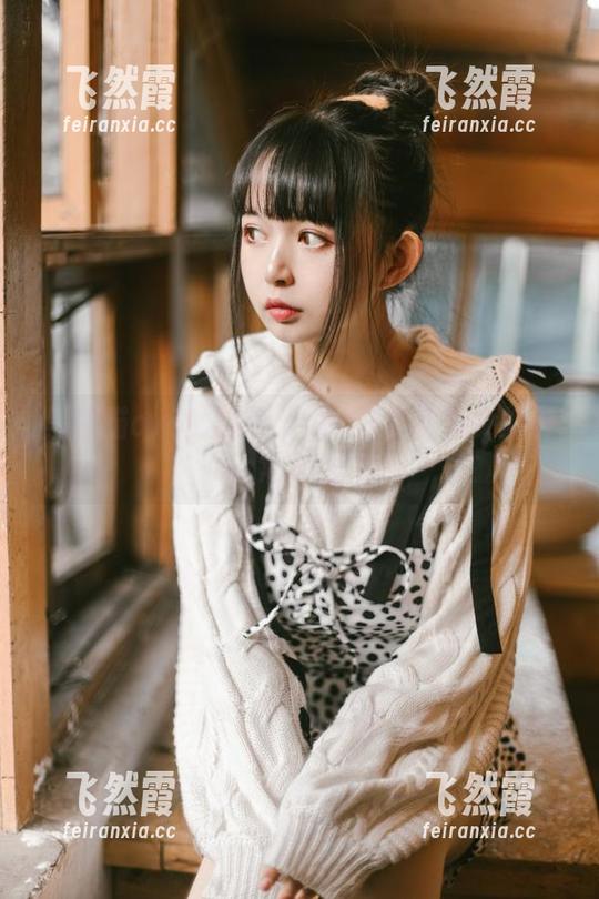 黑猫猫ovo的客厅：cos成高级宅女的日常精选